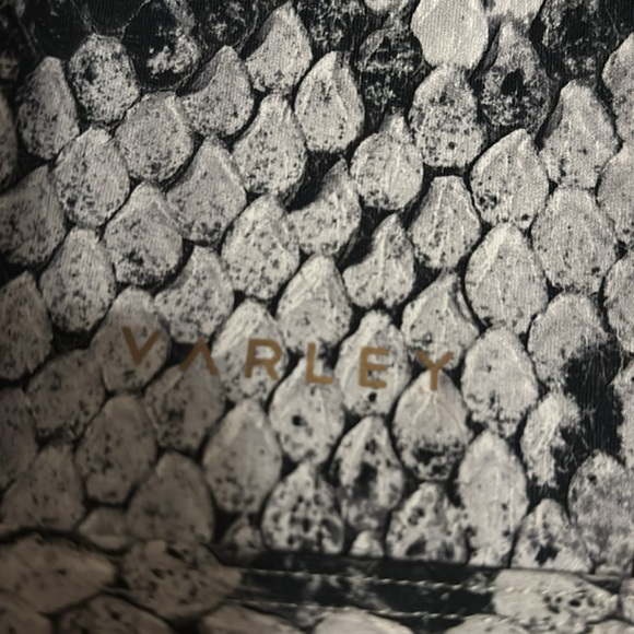 Varley Snakeskin Print sports bra - Picture 4 of 4